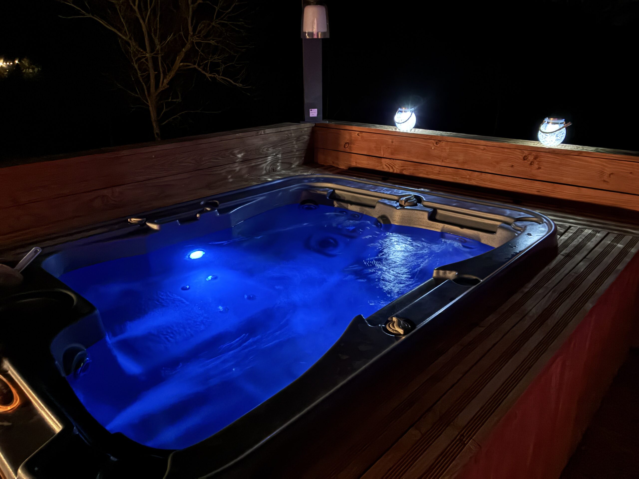 Jacuzzi privatif La Bulle d'Amour de nuit, Occitanie