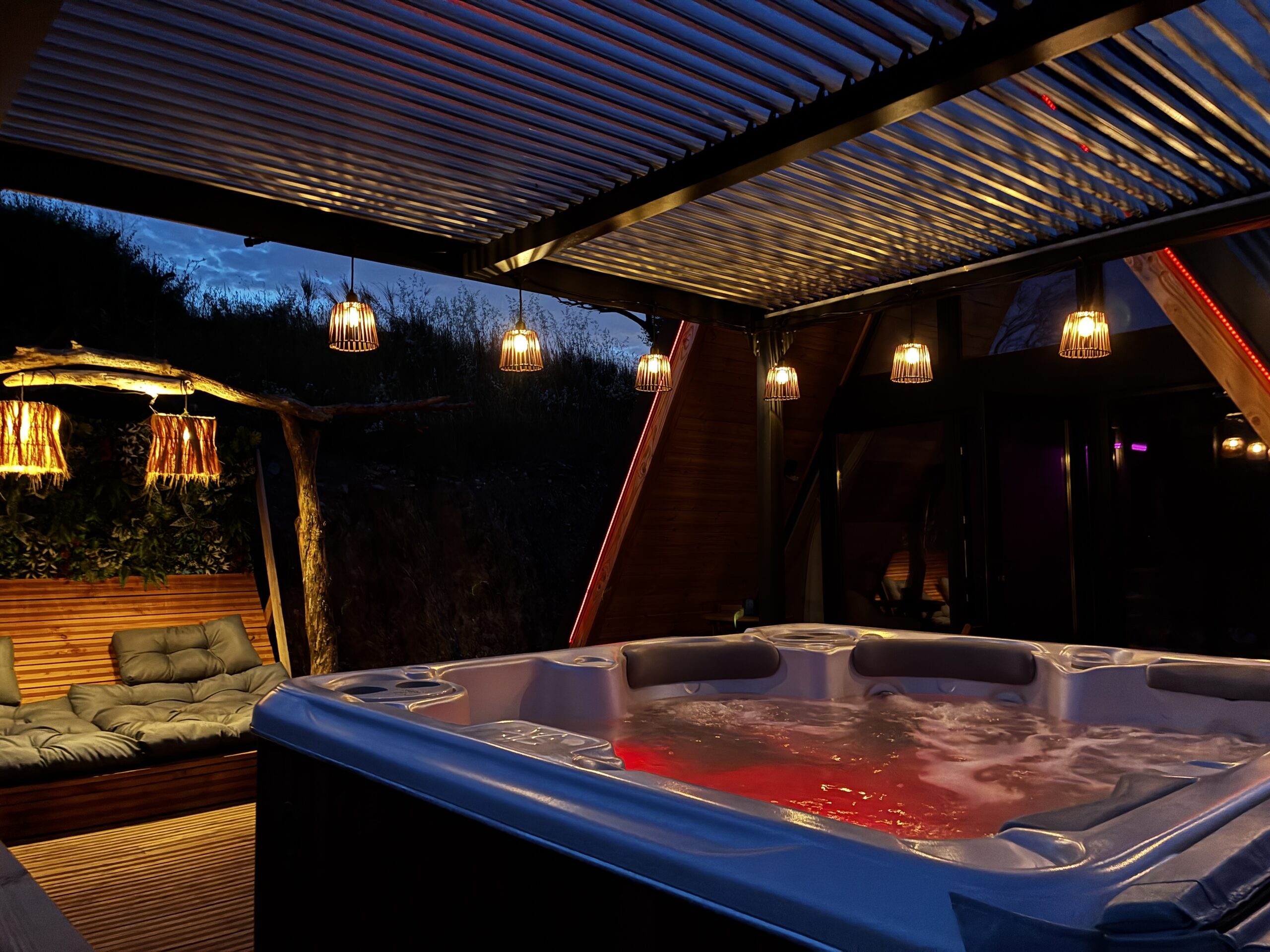 Jacuzzi privatif L'Amoré, love room en Occitanie